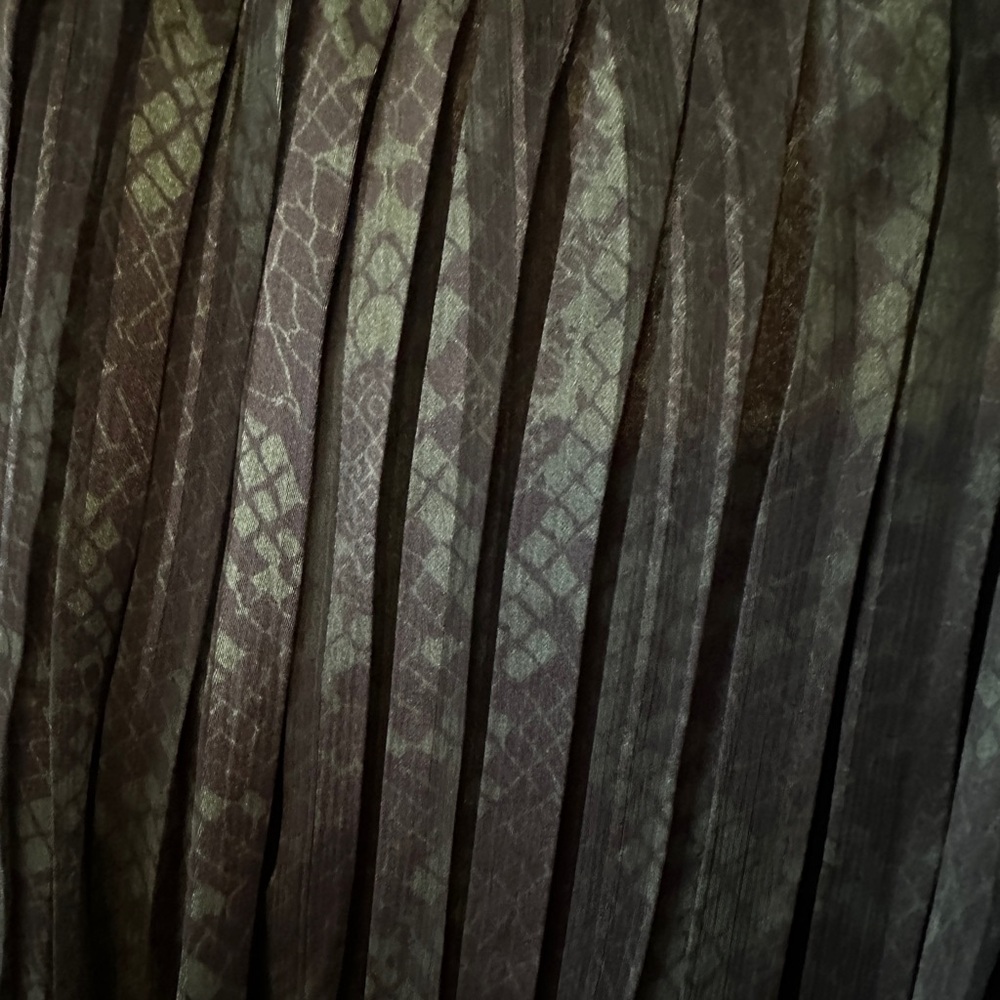 Reiss Snake Print Mini Skirt in green and black - Picture 9 of 15